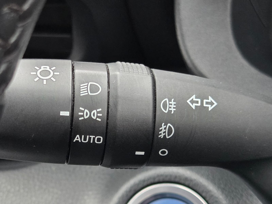 2022 Toyota Yaris - image 11