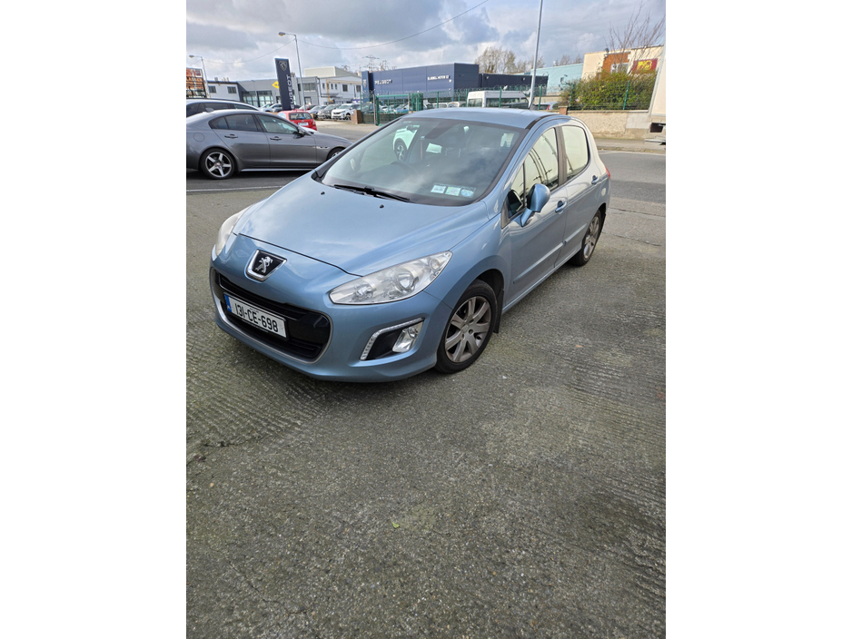 2013 Peugeot 308 - image 9