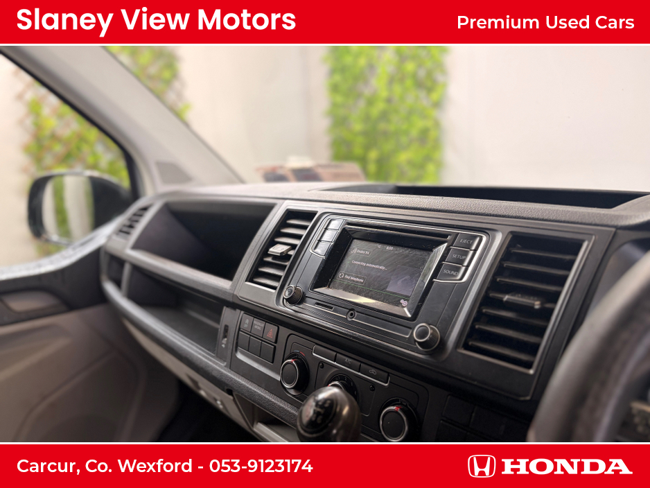 2019 Volkswagen Transporter - image 2