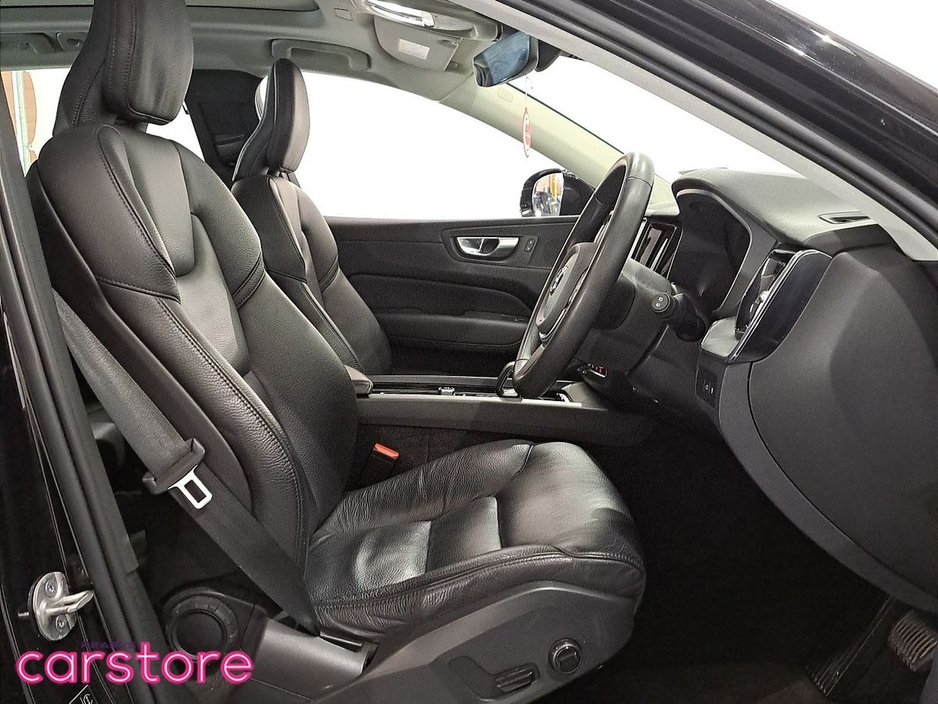 2023 Volvo XC60 - image 12