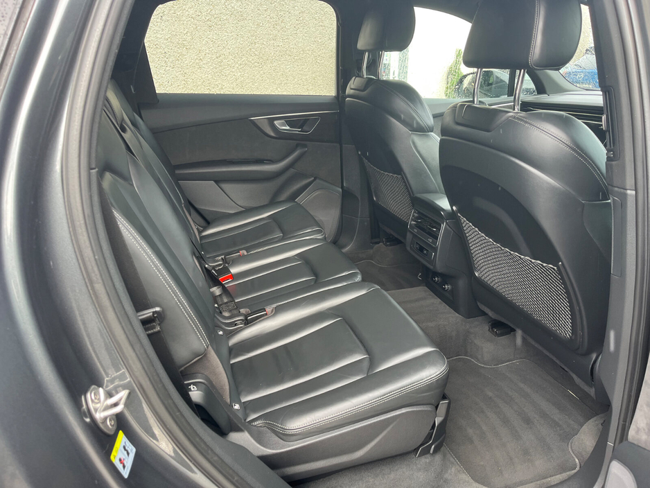 2021 Audi Q7 - image 17