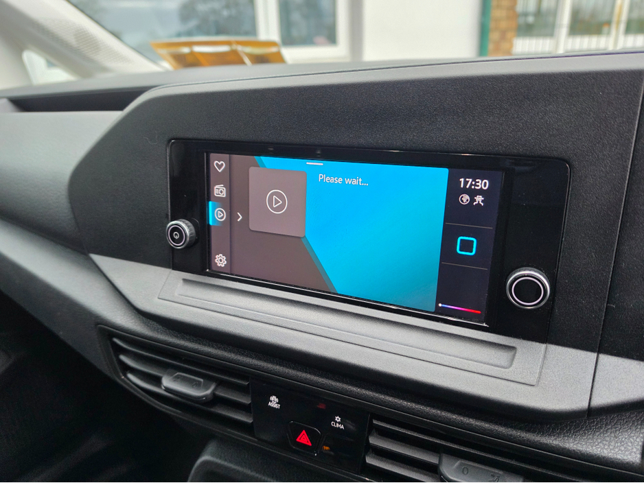 2021 Volkswagen Caddy - image 12