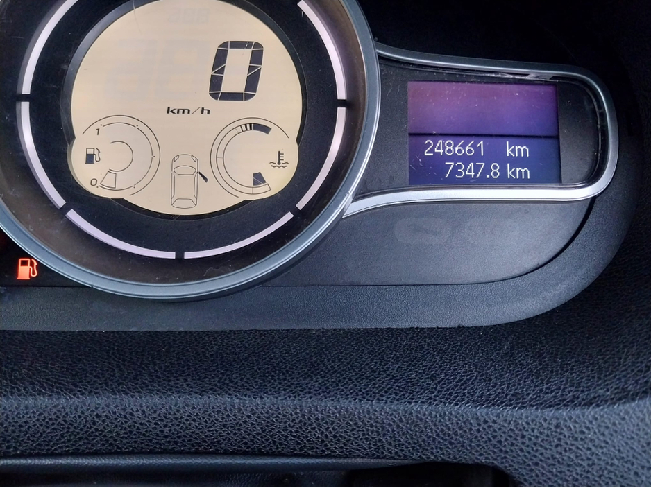 2011 Renault Fluence - image 24