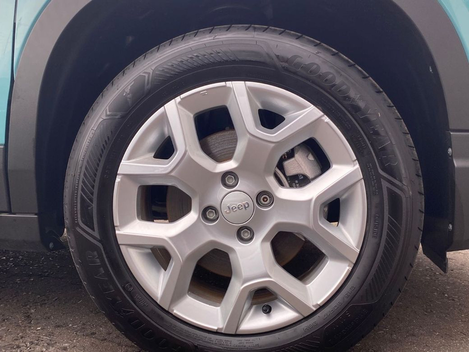 2025 Jeep Avenger - image 33