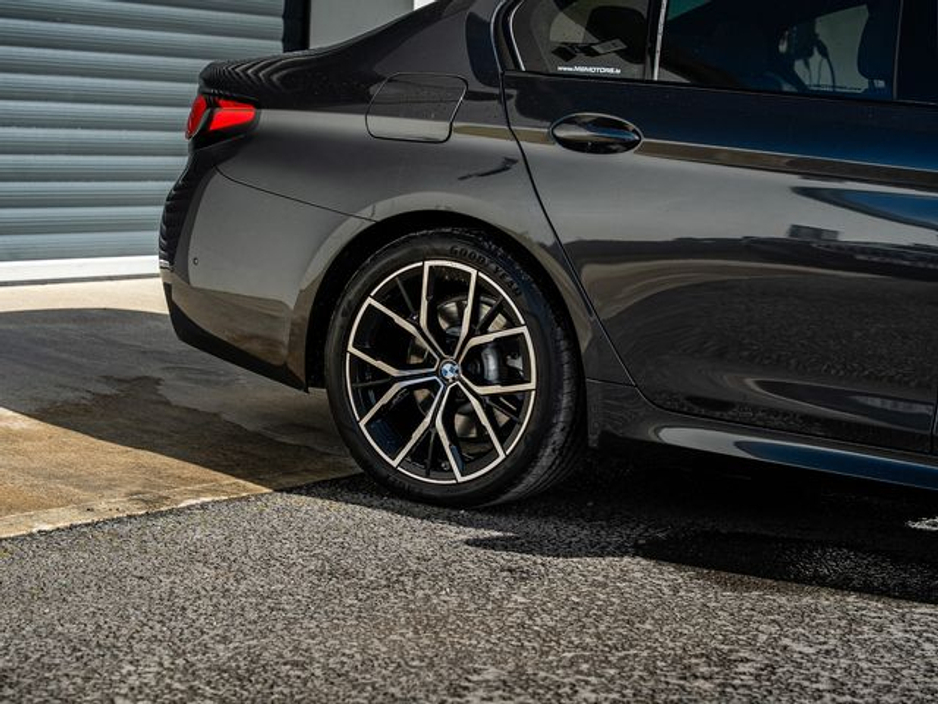 2023 BMW 5 Series - image 4