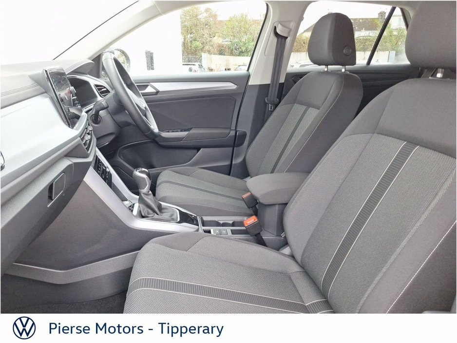 2025 Volkswagen T-Roc - image 6