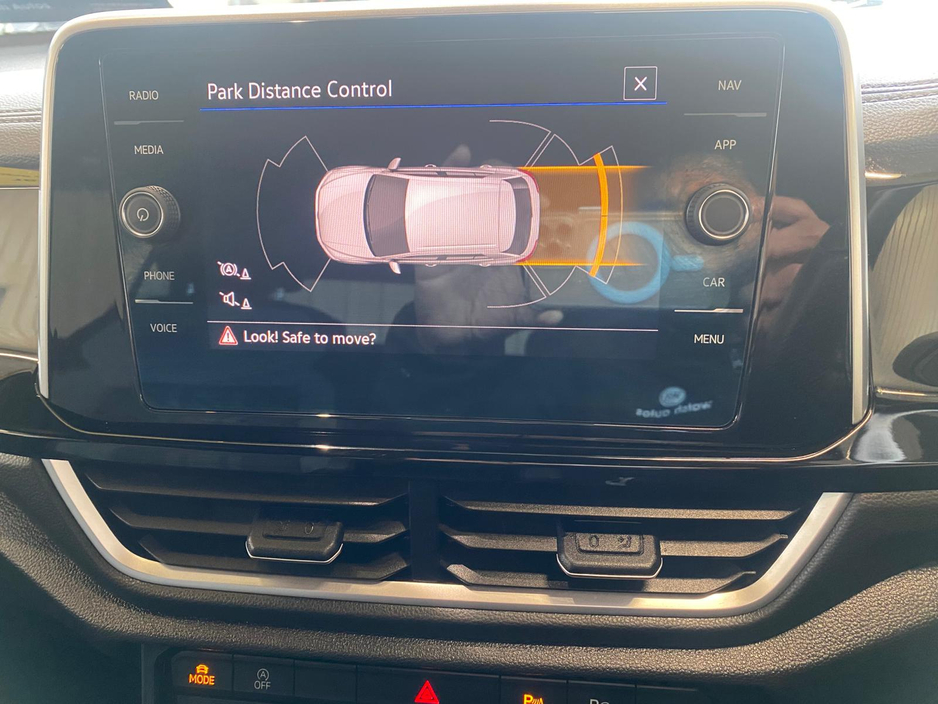 2023 Volkswagen T-Roc - image 13