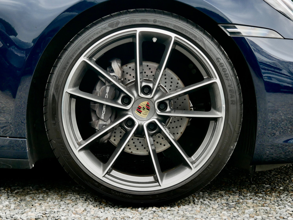 2022 Porsche 911 - image 17