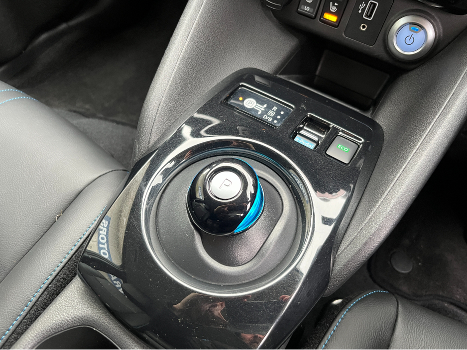 2020 Nissan Leaf N-CONNECTA EV //LOW MILES//HIGH SPEC//HEATED FRONT AND REAR SEATS//360 PARKING CAMERAS//KEYLESS ENTRY//ADAPTIVE CRUISE CONTROL// €13,950