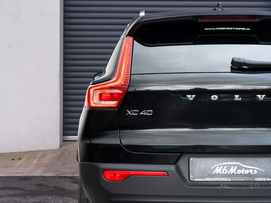 2022 Volvo XC40 - image 7