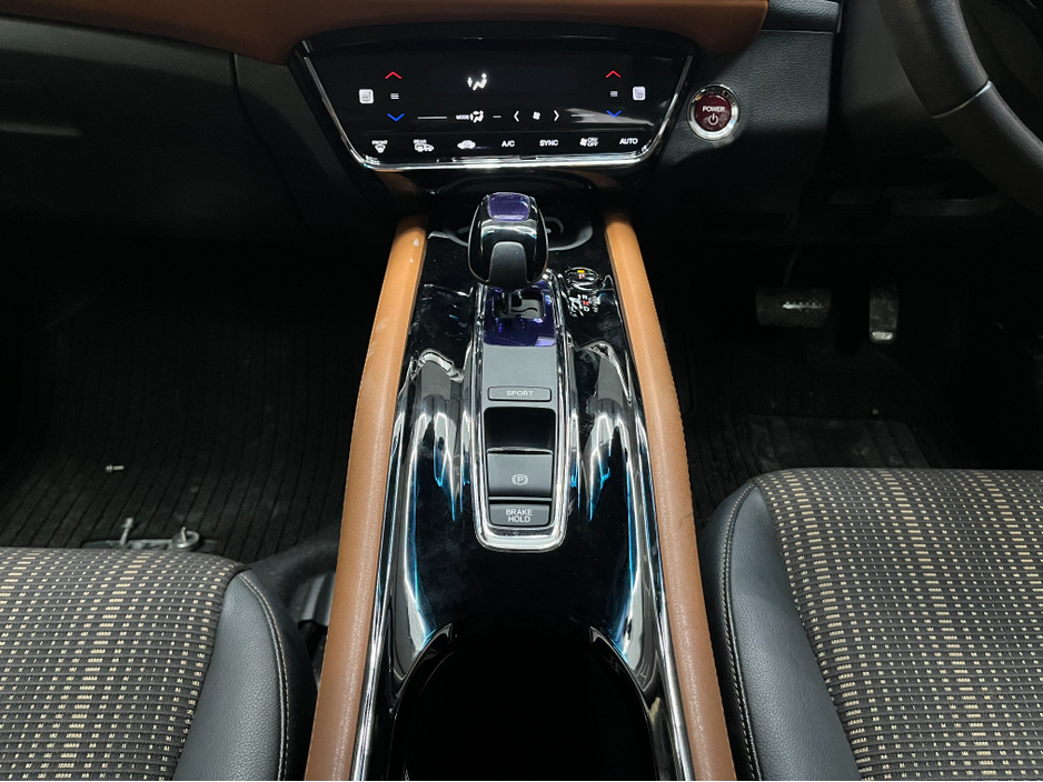 2015 Honda Vezel €15950! 2015 HONDA VEZEL HYBRID Z 1.5 AUTOMATIC / CRUISE CONTROL / REVERSE CAMERA / HEATED SEATS €15,950