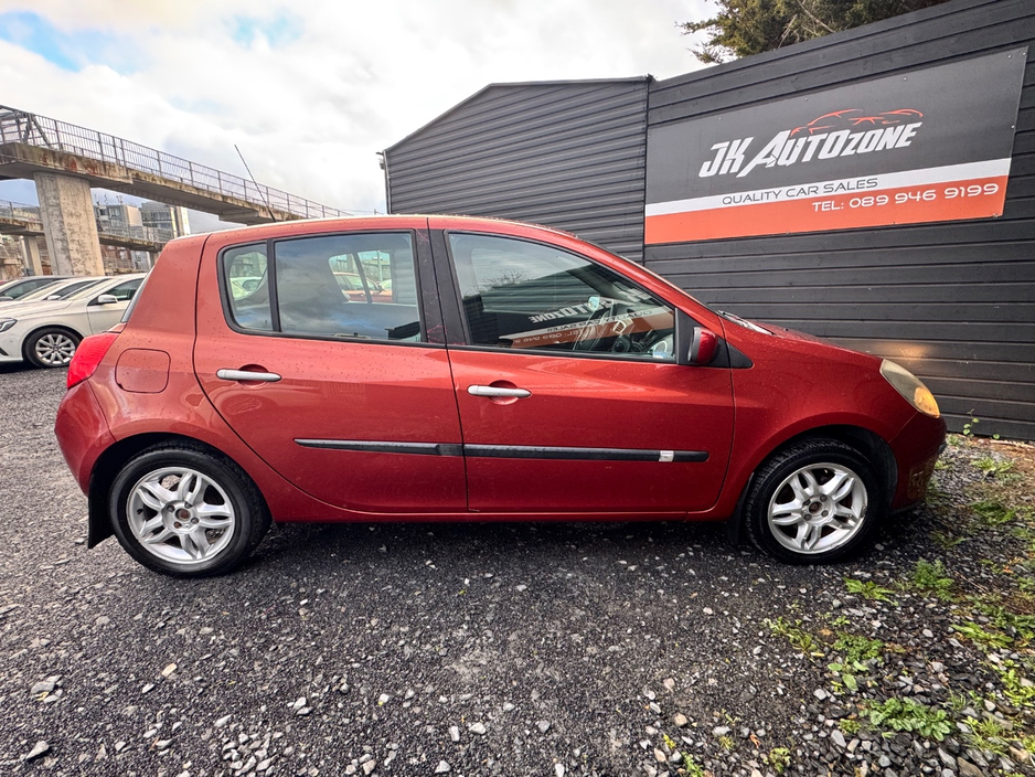 2007 Renault Clio - image 8