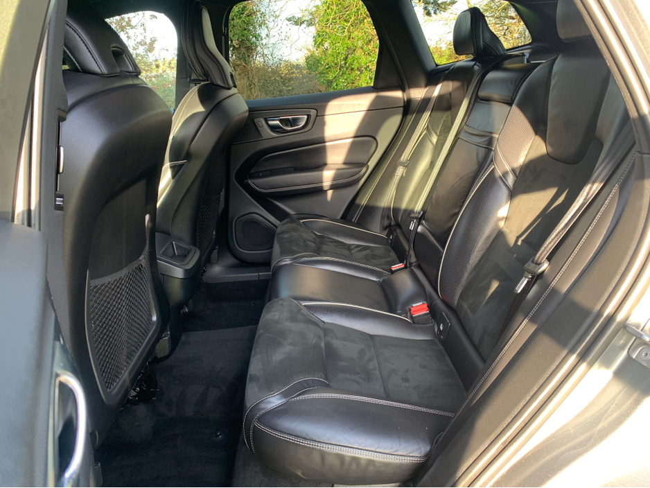 2019 Volvo XC60 - image 15