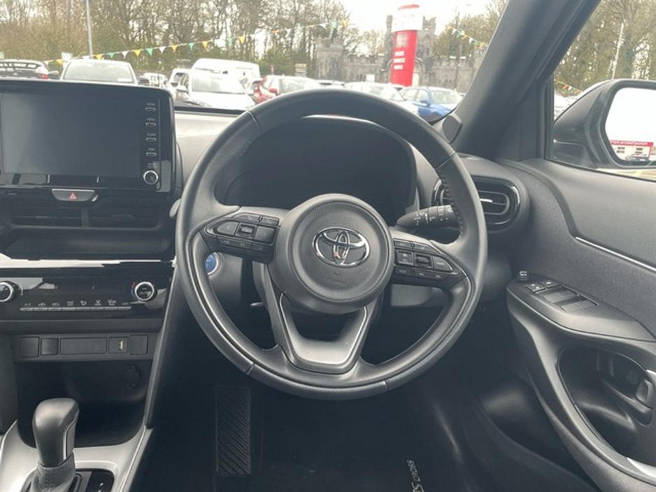 2023 Toyota Yaris Cross - image 9