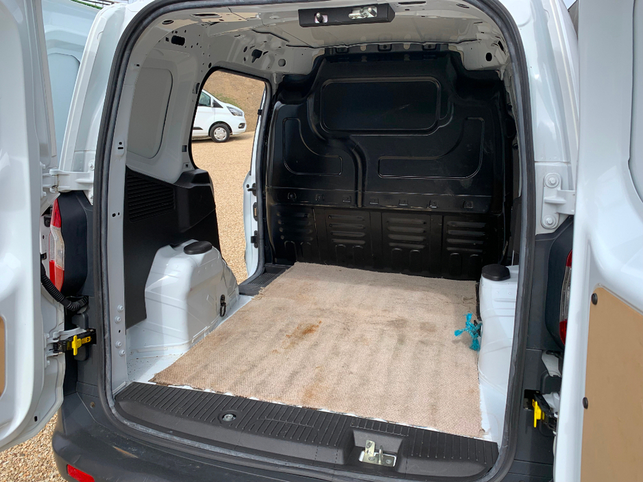 2018 Ford Transit Courier - image 10