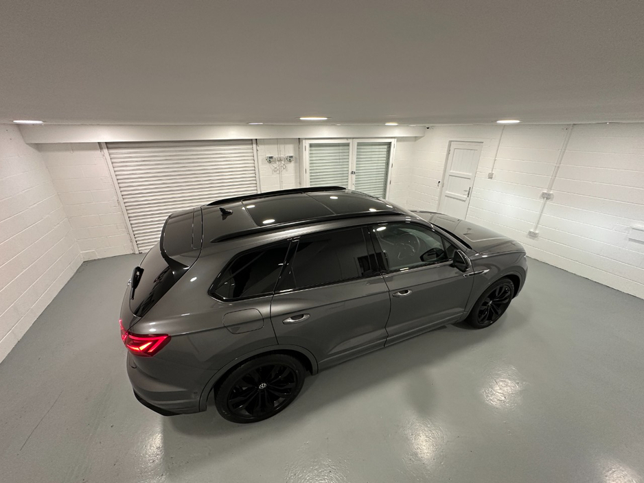 2023 Volkswagen Touareg - image 19