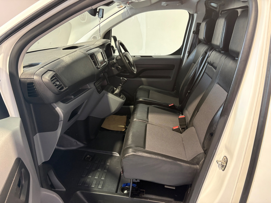 2019 Citroen Dispatch - image 11