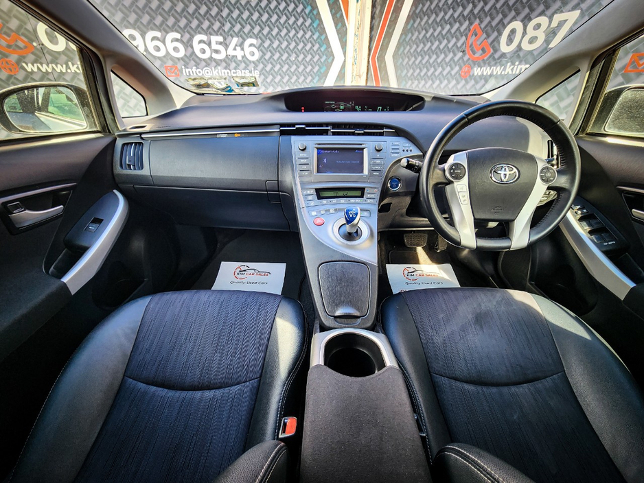 2015 Toyota Prius - image 17