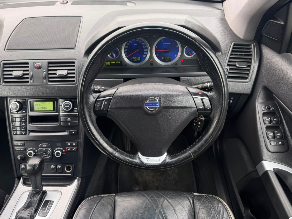 2011 Volvo XC90 - image 21