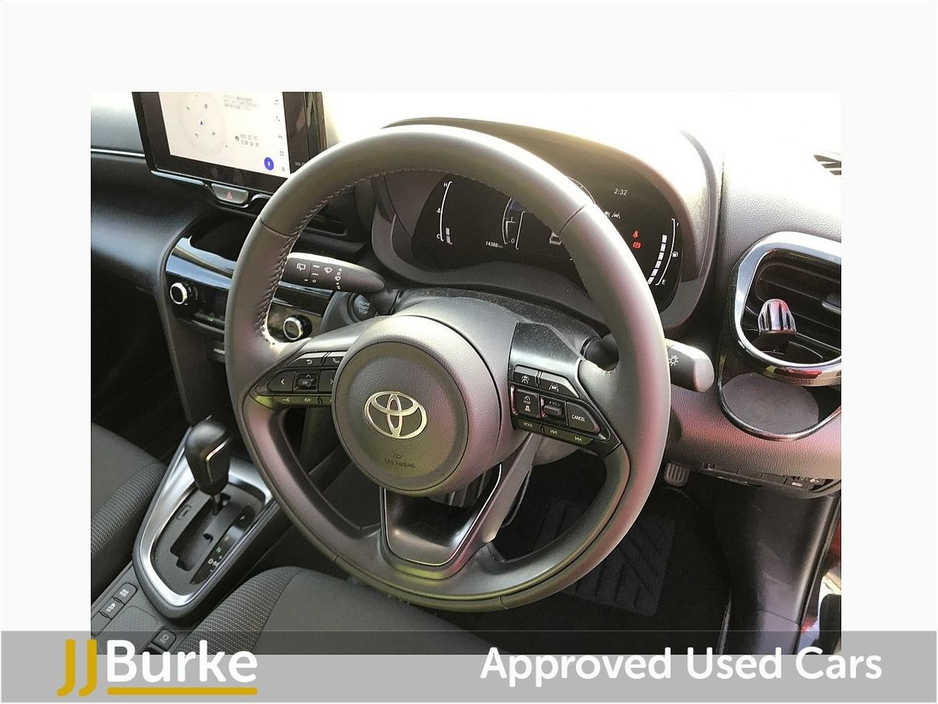 2024 Toyota Yaris - image 11