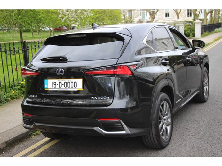2019 Lexus NX 300 h - image 7