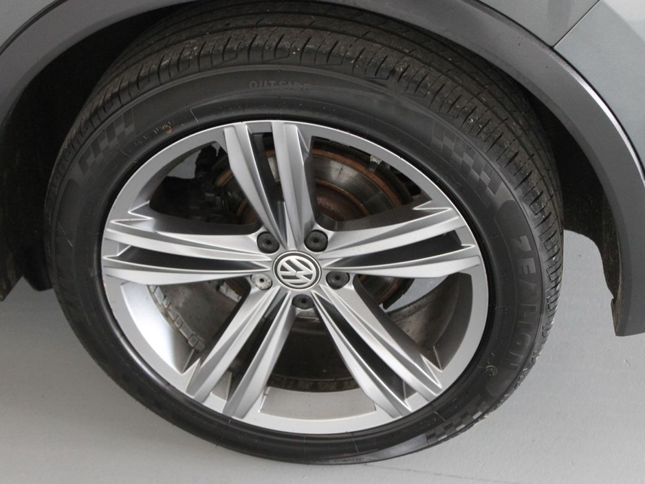 2020 Volkswagen Tiguan - image 29