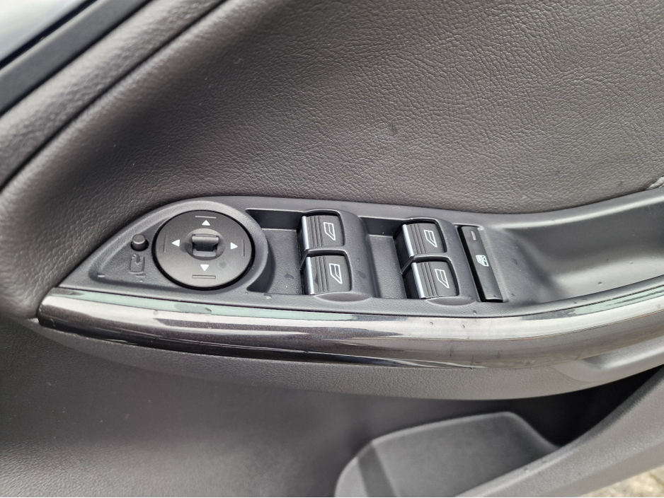 2016 Ford Focus - image 22