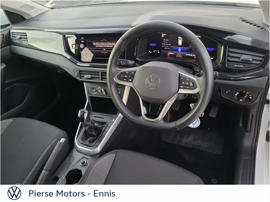 2025 Volkswagen Polo - image 2