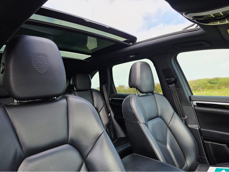 2018 Porsche Cayenne - image 16