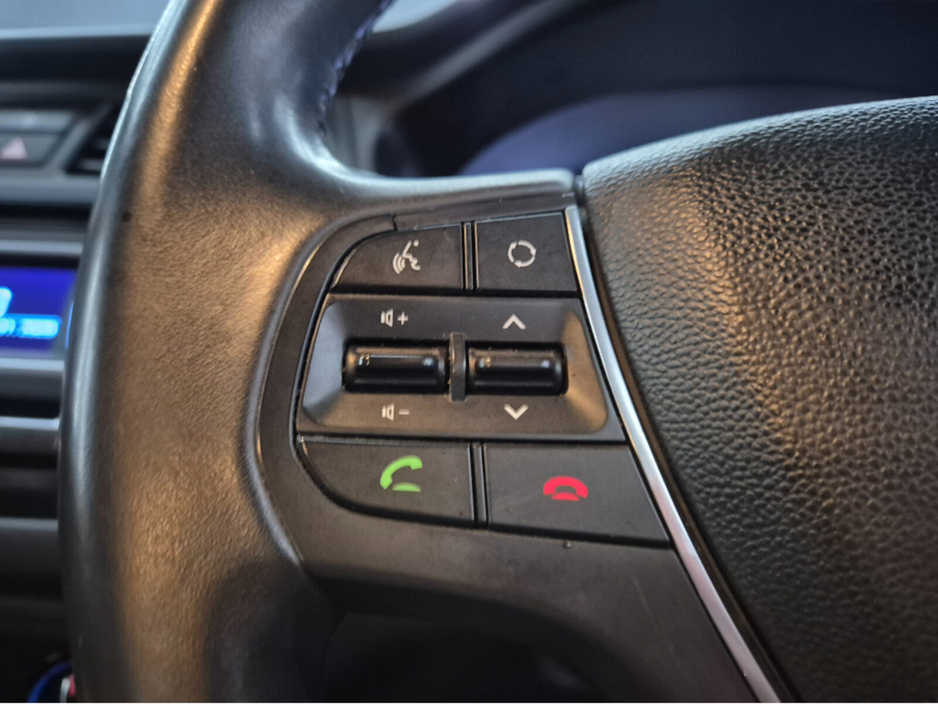 2016 Hyundai i20 - image 7