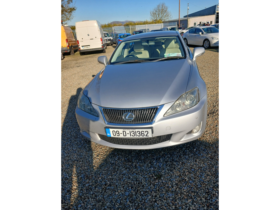 2009 Lexus IS 300 h - image 3