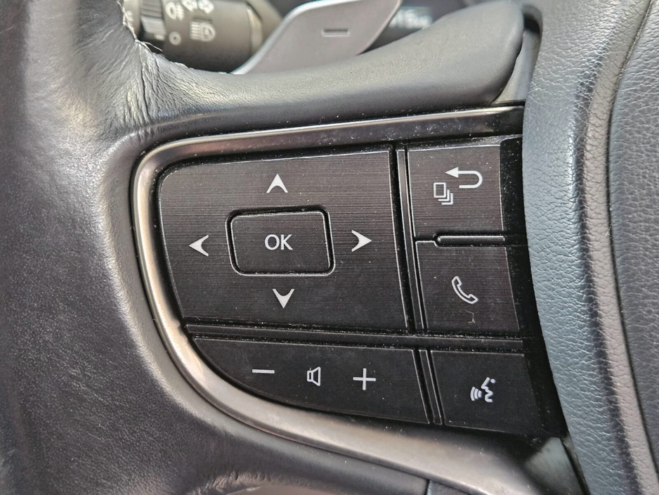 2019 Lexus ES 300 H - image 11