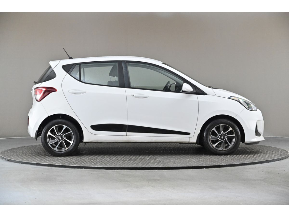 2017 Hyundai i10 1.0 DELUXE 5SPD *BI-TONE INTERIOR*14"ALLOY WHEELS* €10,890