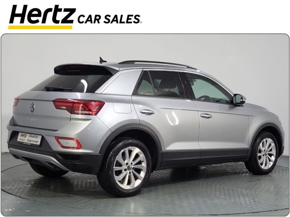 2024 Volkswagen T-Roc - image 8