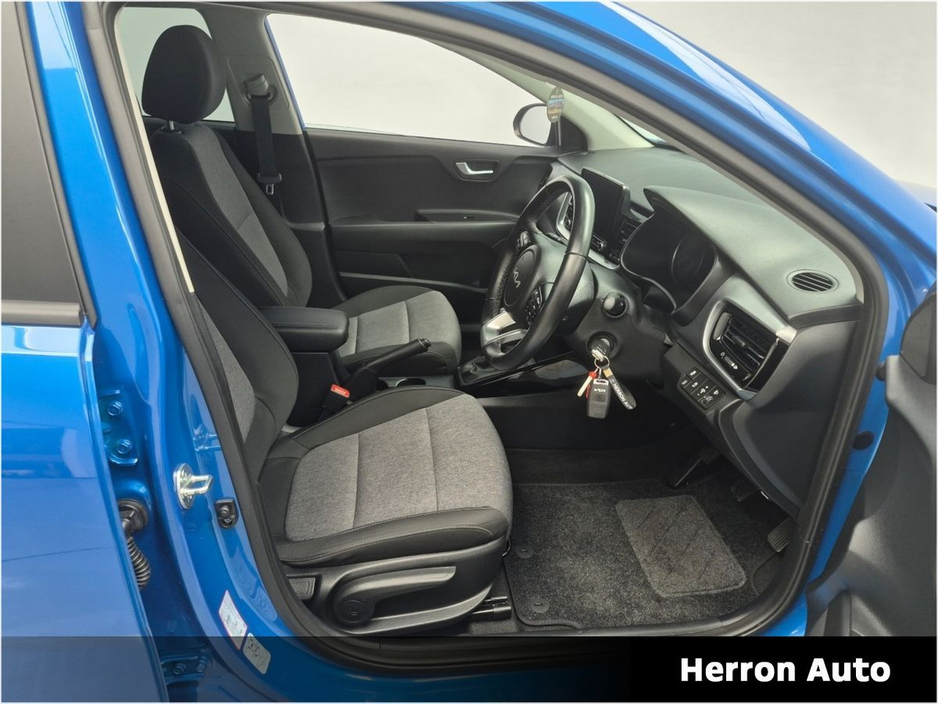 2024 Kia Stonic - image 8