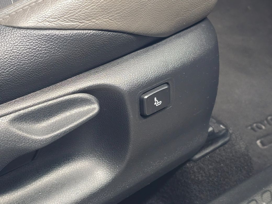 2023 Toyota C-HR - image 19