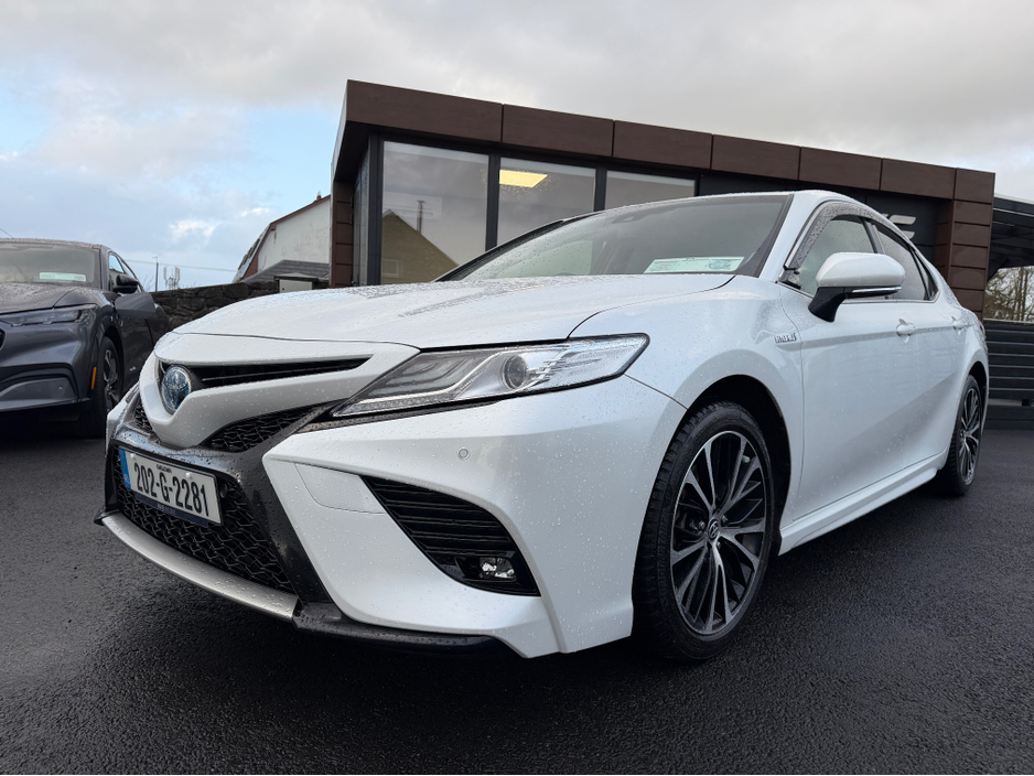 2020 Toyota Camry - image 9