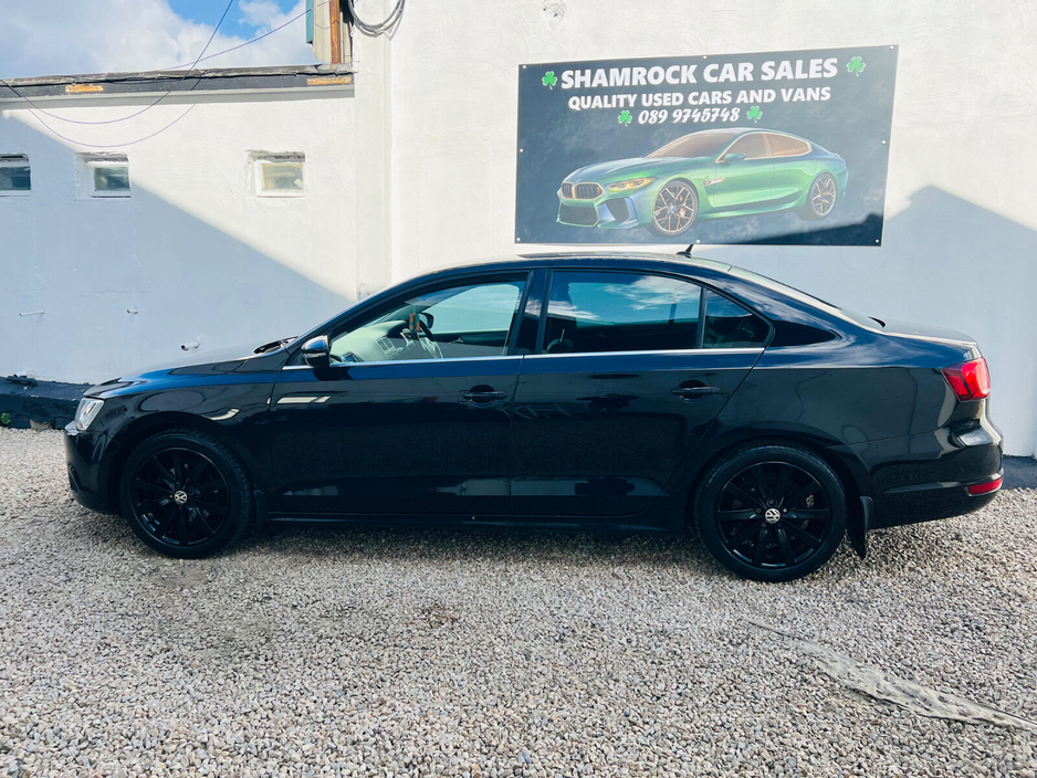 2014 Volkswagen Jetta - image 2