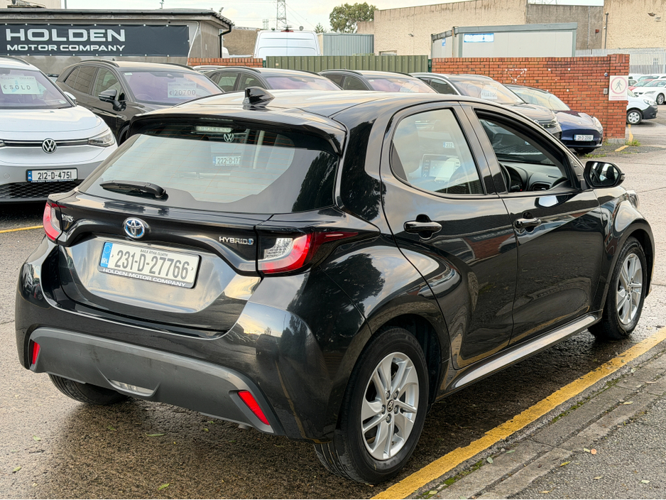 2023 Toyota Yaris 1.5 HYBRID..REAR CAMERA..APPLE CARPLAY €16,900