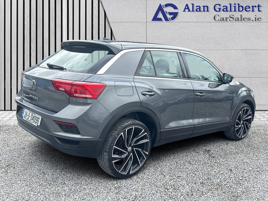 2021 Volkswagen T-Roc - image 8