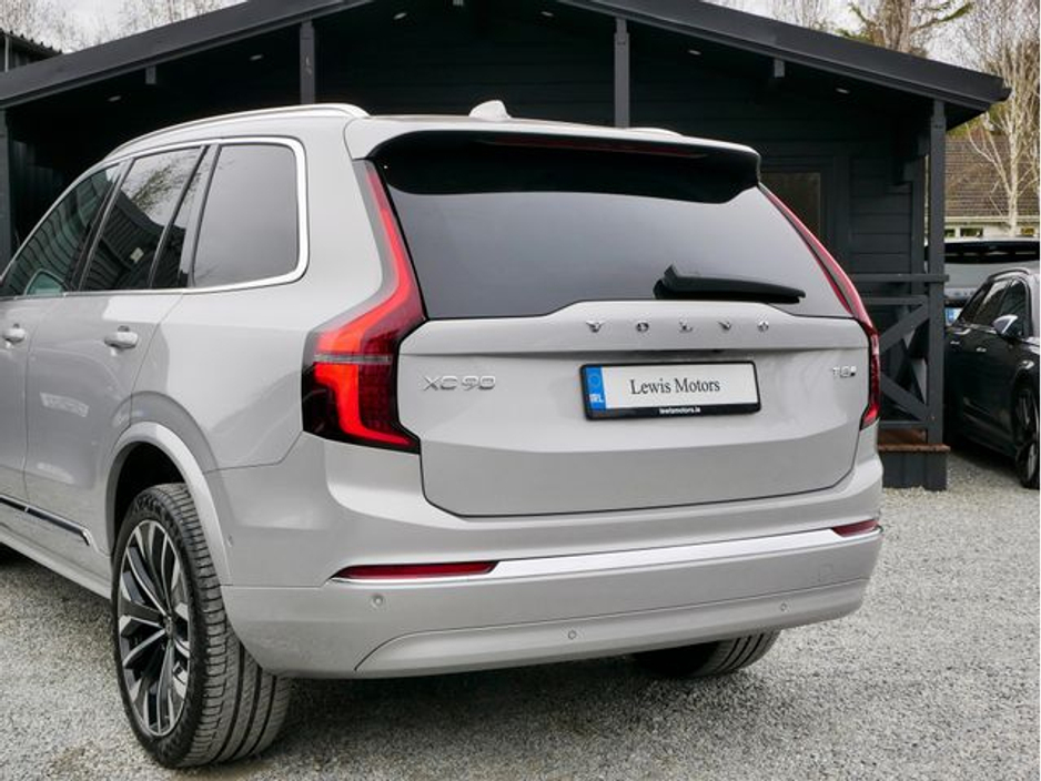 2025 Volvo XC90 - image 12