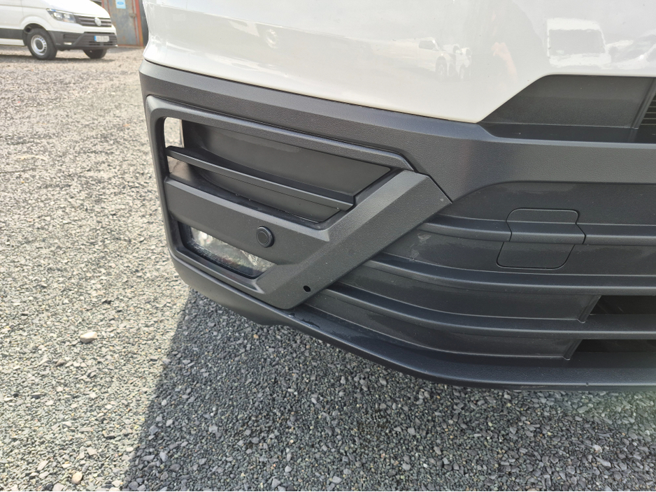 2022 Volkswagen Crafter - image 3