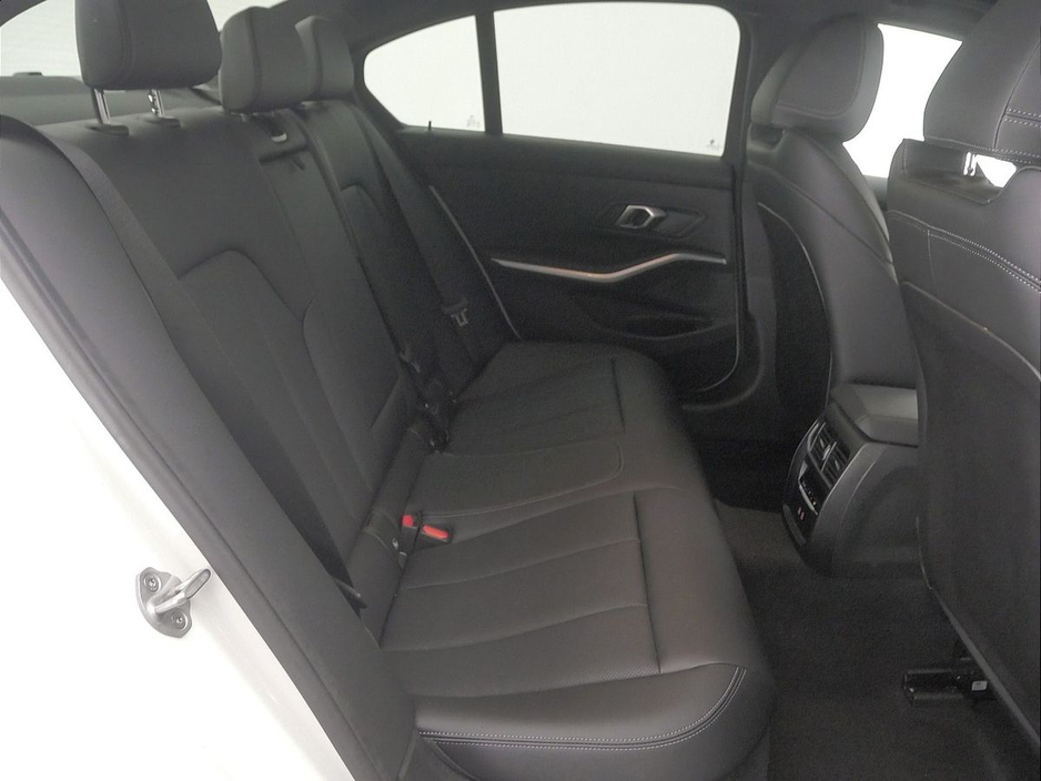 2025 BMW 3 Series - image 11