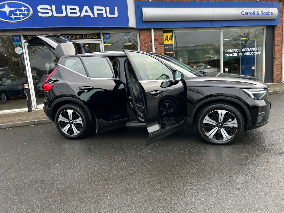 2023 Volvo XC40 - image 18