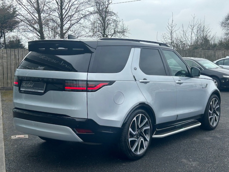 2024 Land Rover Discovery - image 9