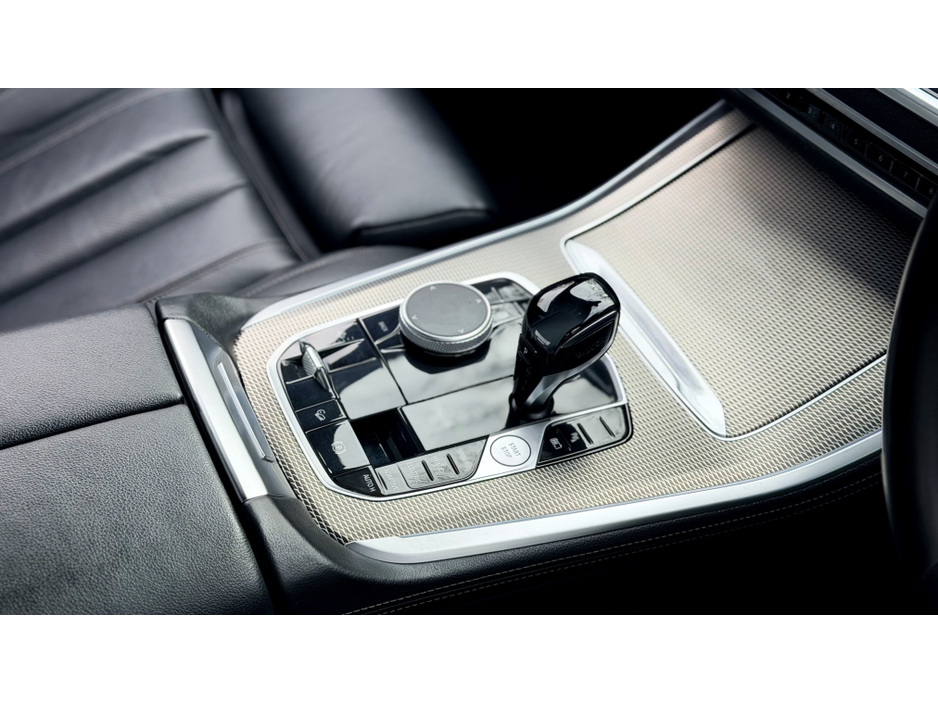 2021 BMW X5 - image 4