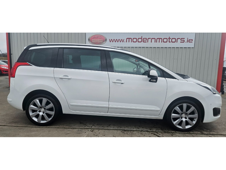 2016 Peugeot 5008 - image 8