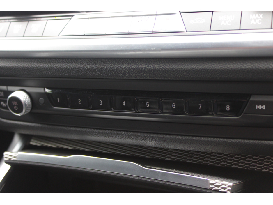 2020 BMW 3 Series - image 17