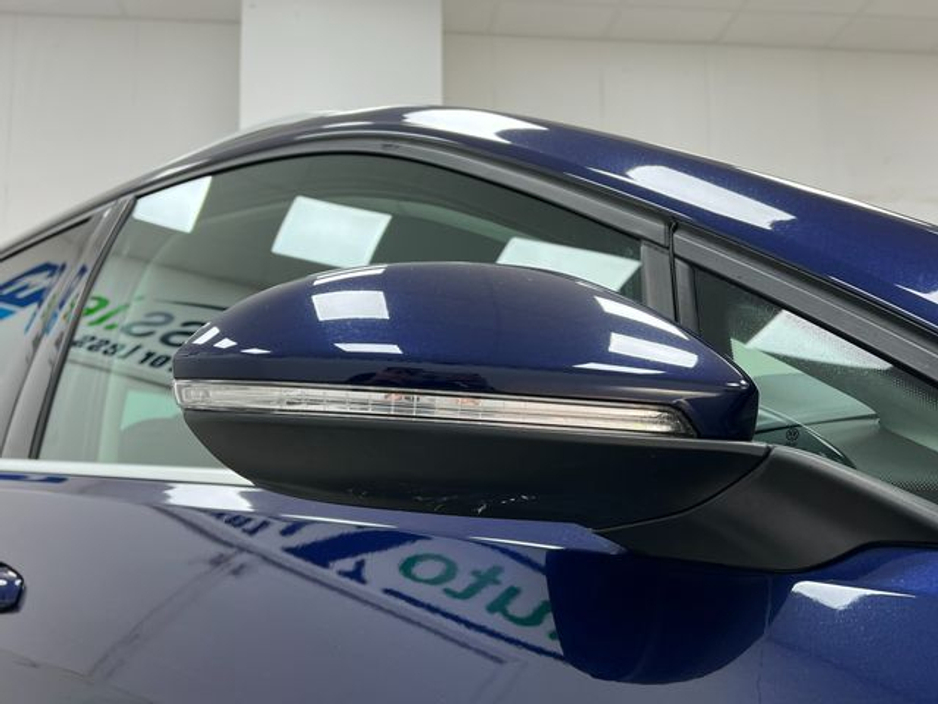 2019 Volkswagen Golf - image 19