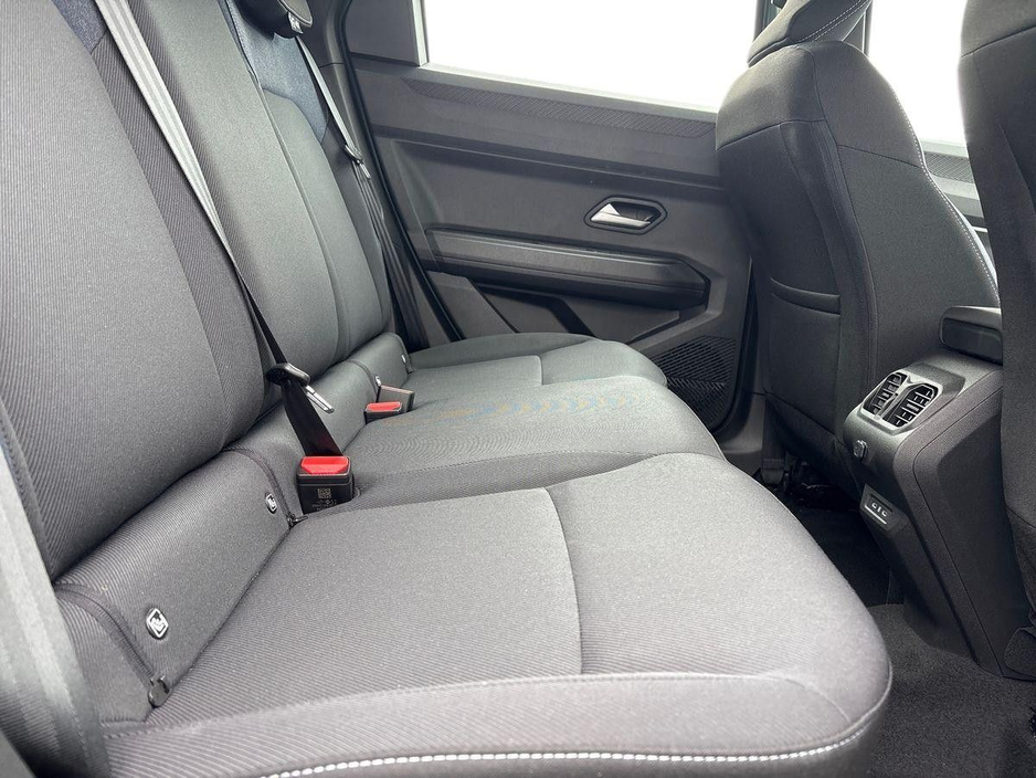 2025 Dacia Duster - image 11